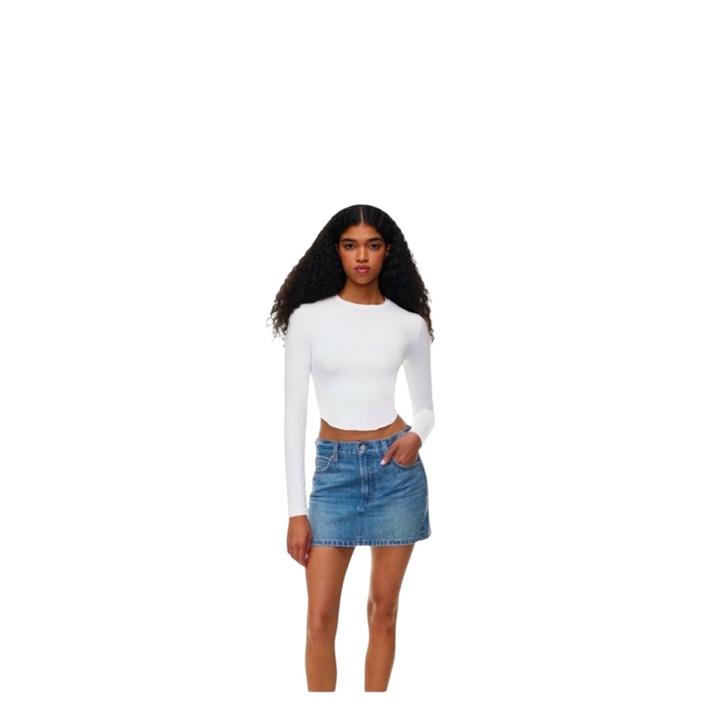 ๐๐๐๐
๐๐๐ Long Sleeve Crop Top
